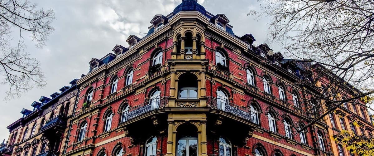 An evening stroll in a less know place in Germany - A city called Mainz 
#red