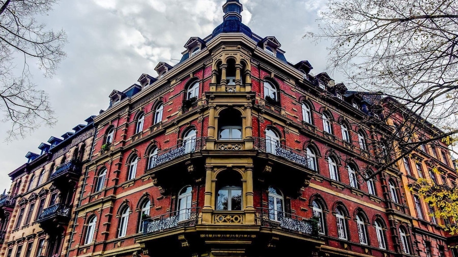 An evening stroll in a less know place in Germany - A city called Mainz
#red