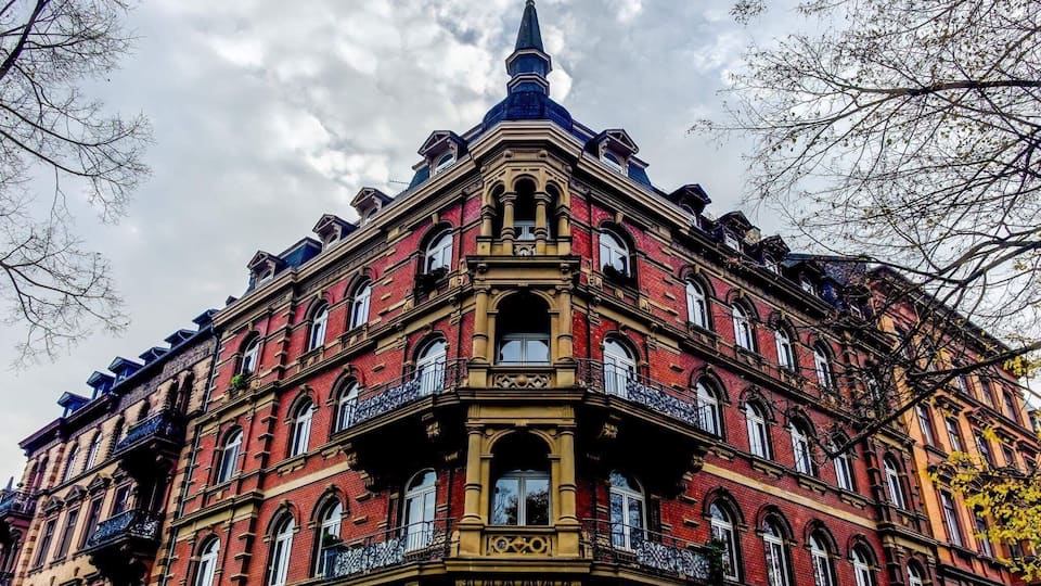 An evening stroll in a less know place in Germany - A city called Mainz
#red