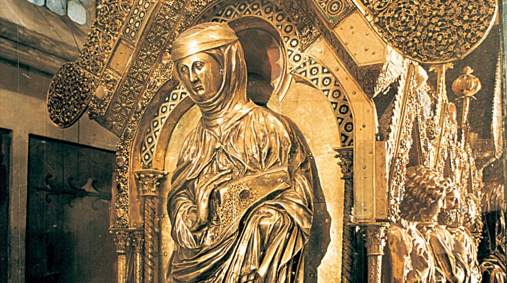 Marburg bevat interieur en religieuze elementen