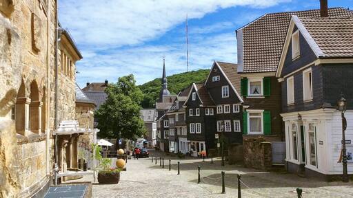 Historischer Stadtkern Velbert Langenberg mit dem Bürgerhaus auf der linken Seite des Bildes.