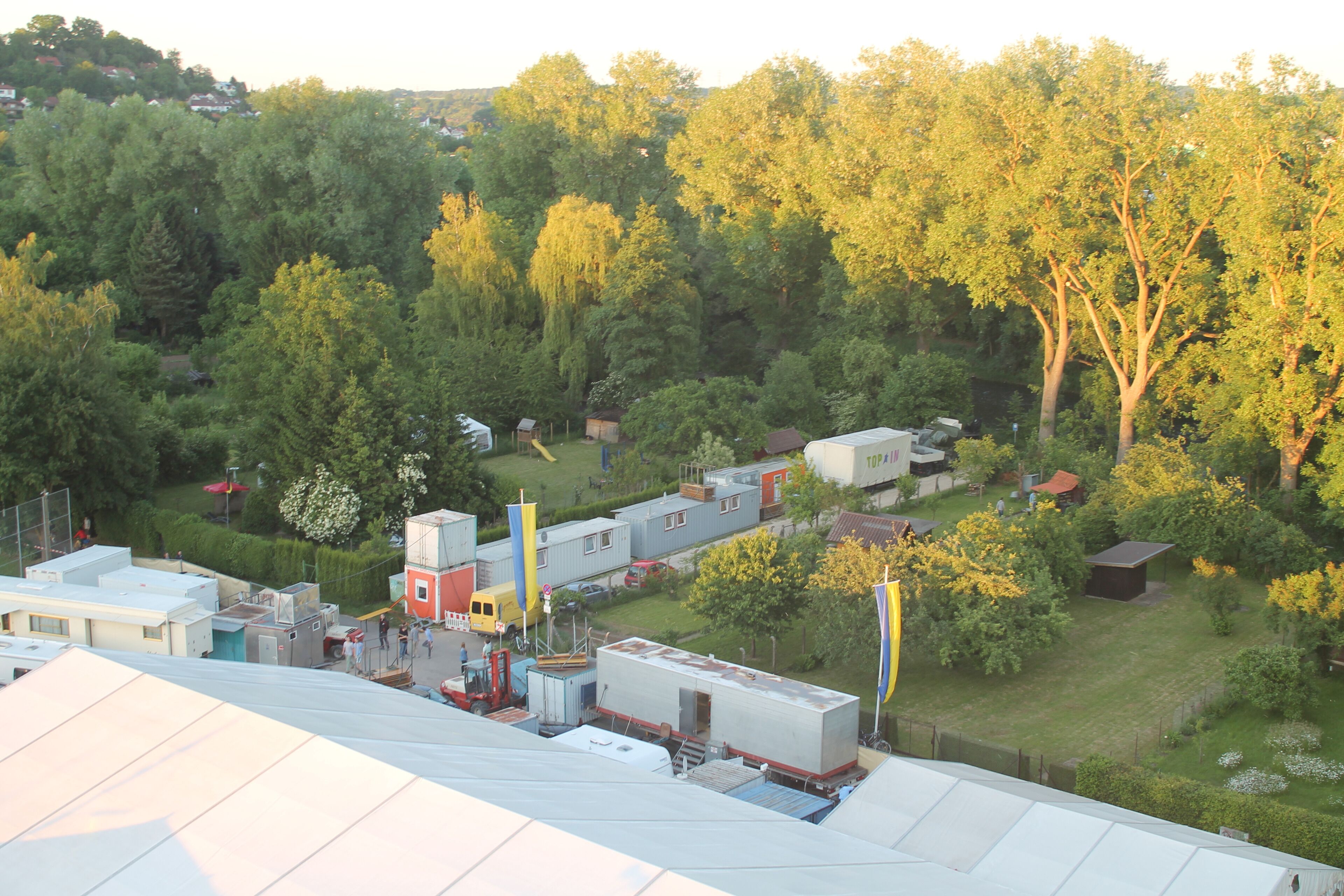 Blick vom Riesenrad des Nürtinger Maientags über das Festzelt Camera location 48° 38′ 09.05″ N, 9° 19′ 52.49″ E View this and other nearby images on: OpenStreetMap - Google Earth 48.635846; 9.331246