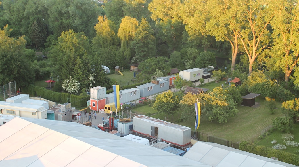 Blick vom Riesenrad des Nürtinger Maientags über das Festzelt Camera location 48° 38′ 09.05″ N, 9° 19′ 52.49″ E View this and other nearby images on: OpenStreetMap - Google Earth 48.635846; 9.331246