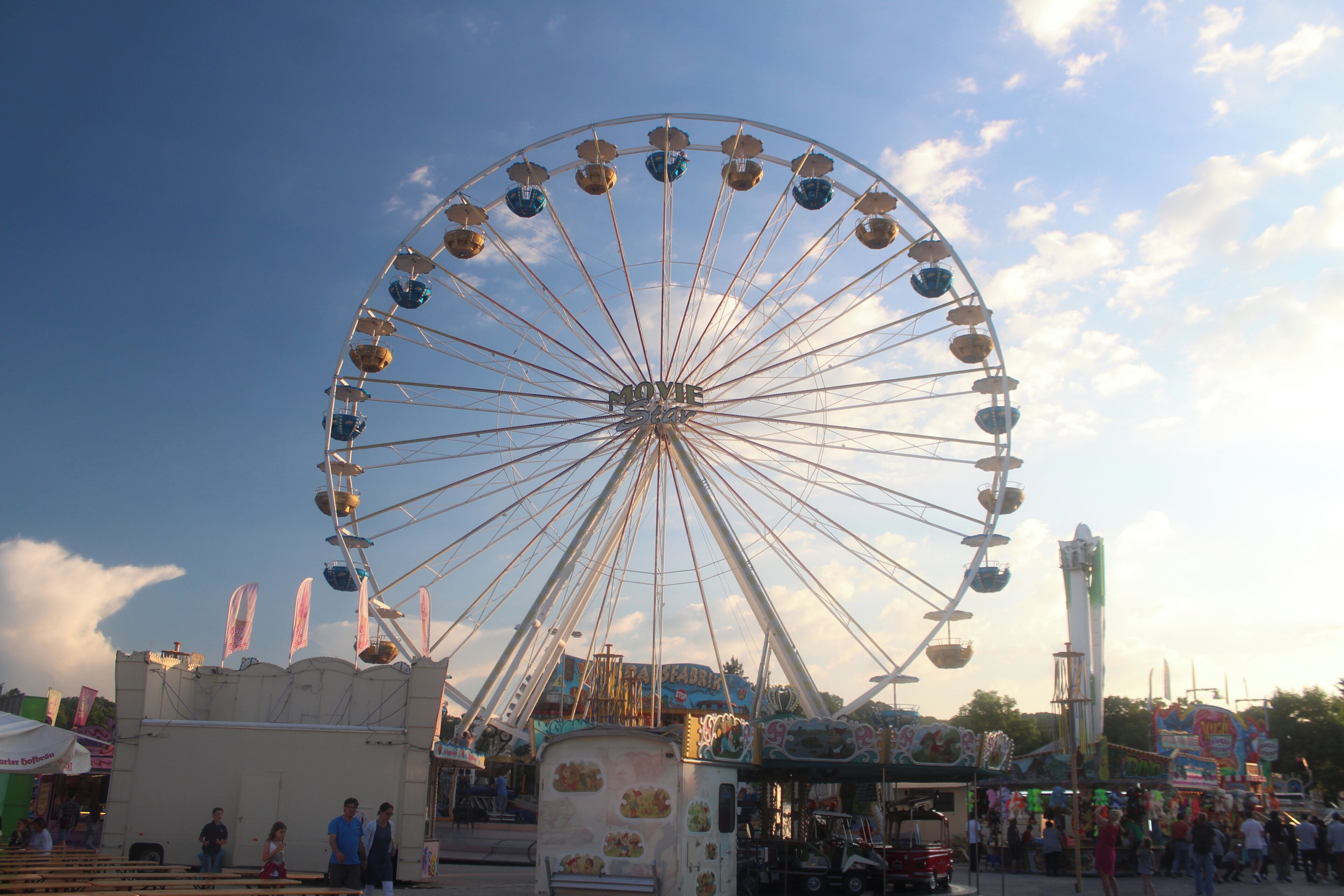 Riesenrad auf dem Nürtinger Maientag 2016 Camera location 48° 38′ 02″ N, 9° 19′ 54.56″ E View this and other nearby images on: OpenStreetMap - Google Earth 48.633888; 9.331823