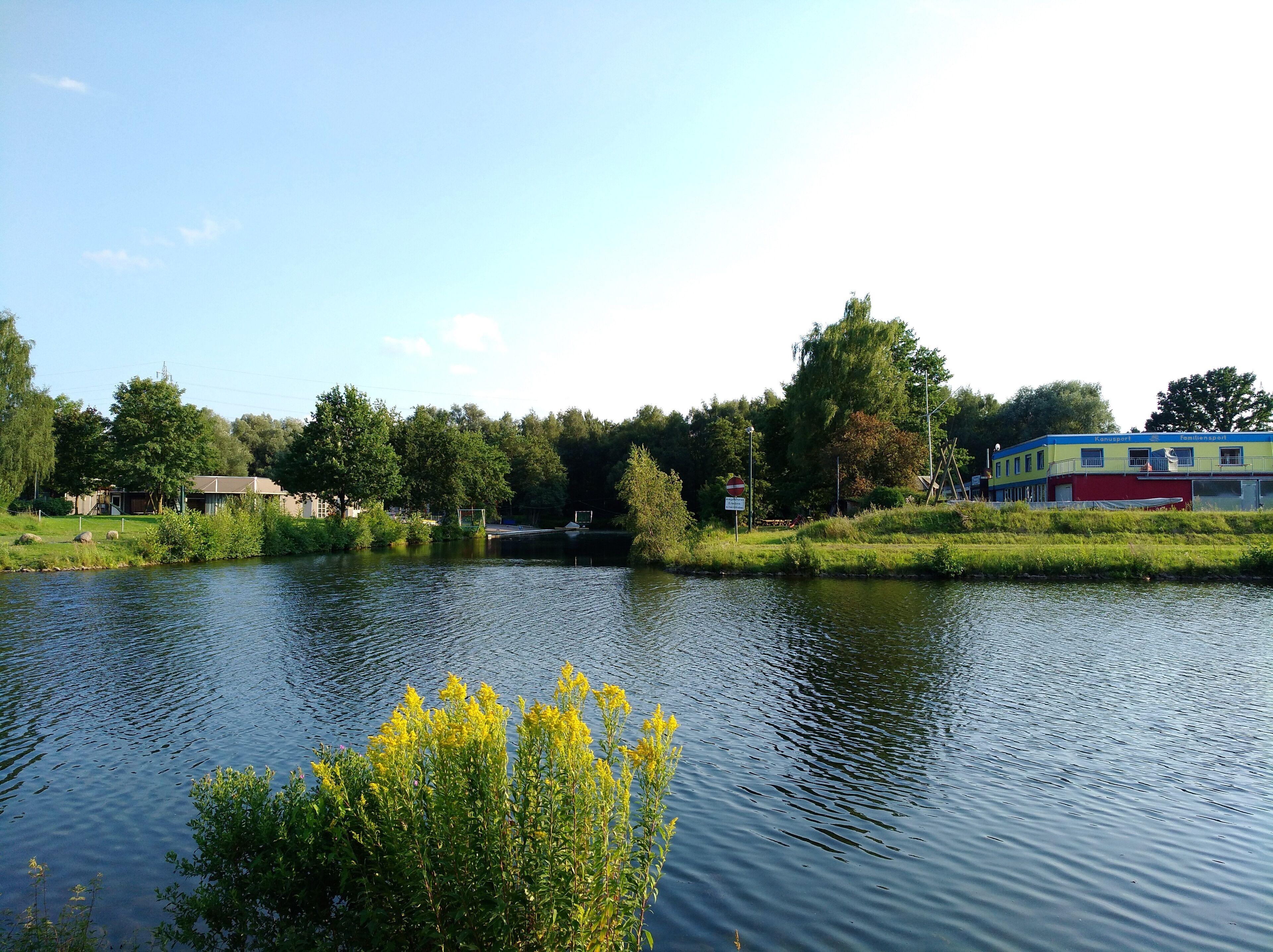 Der Abstecher vom Stichkanal Osnabrück zum Wassersportzentrum, ungefähr bei Kanalkilometer 10,8, Blickrichtung Süd.