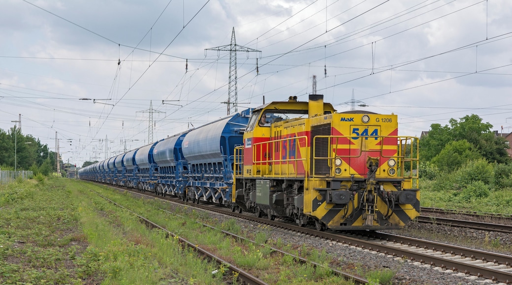 Thyssen Krupp MaK G1206 544 met Tadns wagons door Lintorf , onderweg als DGS 95823 Oberhausen West Orw - Flandersbach