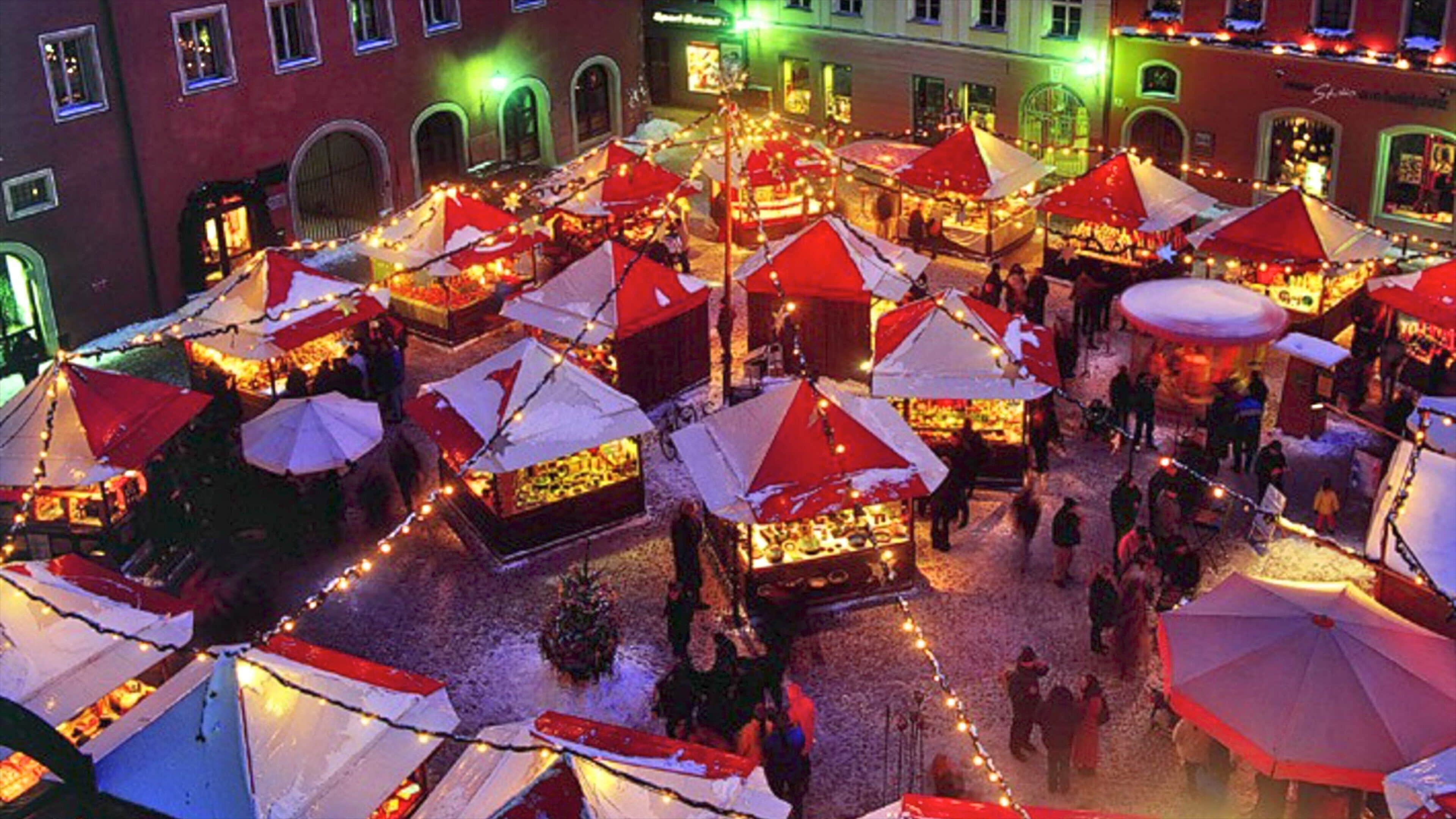 Regensburg which includes street scenes, night scenes and nightlife