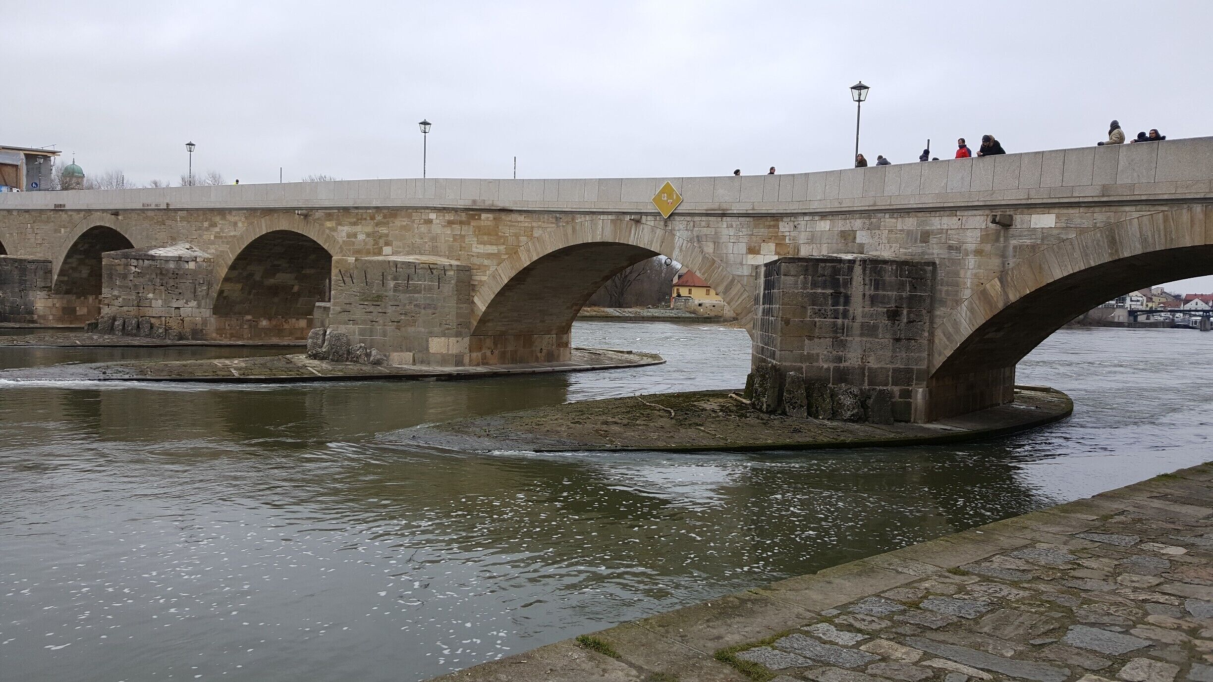 Crosses the Danube River

-2017