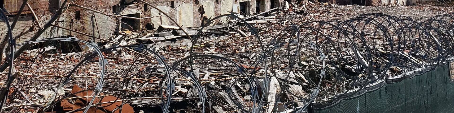 Stumbled upon the remains of an unknown factory
#abandondedbuilding #abandoned_places #factory #urbanexploration #urbanex #bando #abandoned