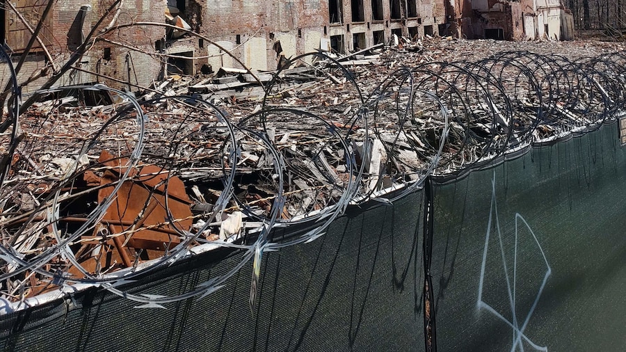 Stumbled upon the remains of an unknown factory
#abandondedbuilding #abandoned_places #factory #urbanexploration #urbanex #bando #abandoned