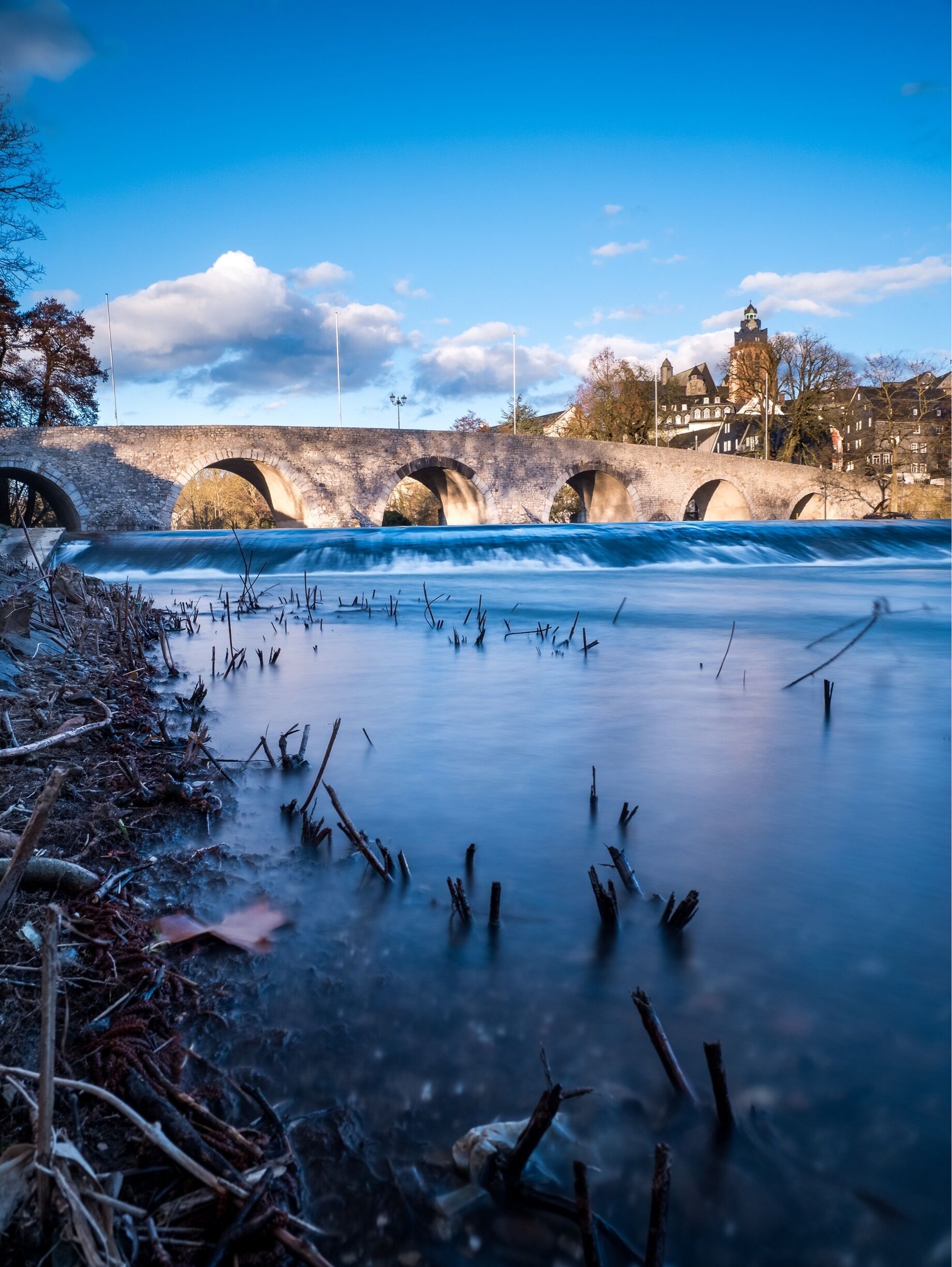 Alte Lahnbrücke in Wetzlar mit Sicht auf den Dom