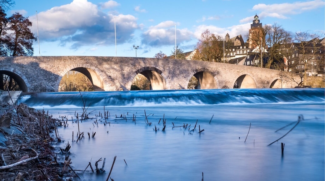 Alte Lahnbrücke in Wetzlar mit Sicht auf den Dom