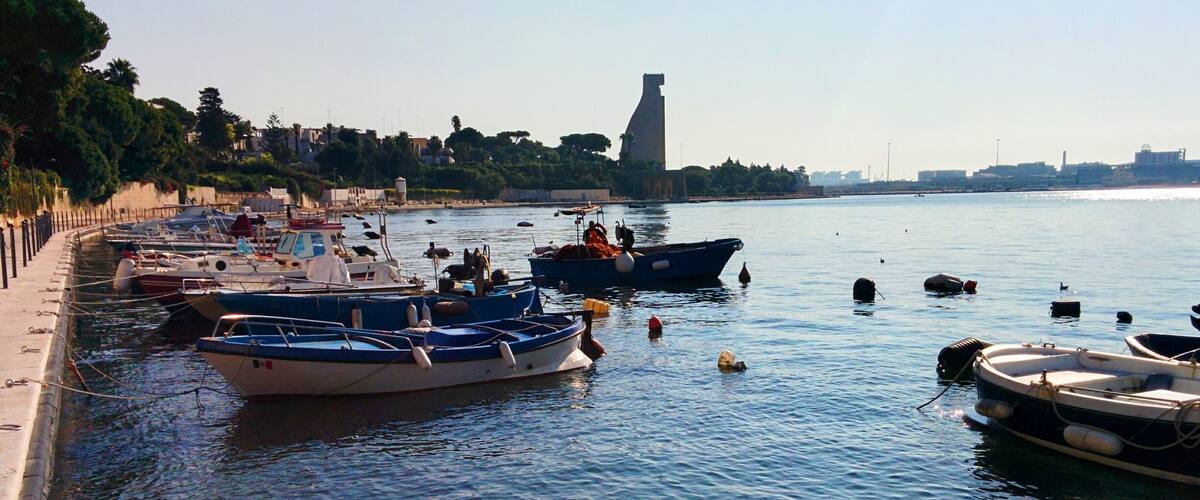 Last day in my hometown #colorful #sea #harbour #boat