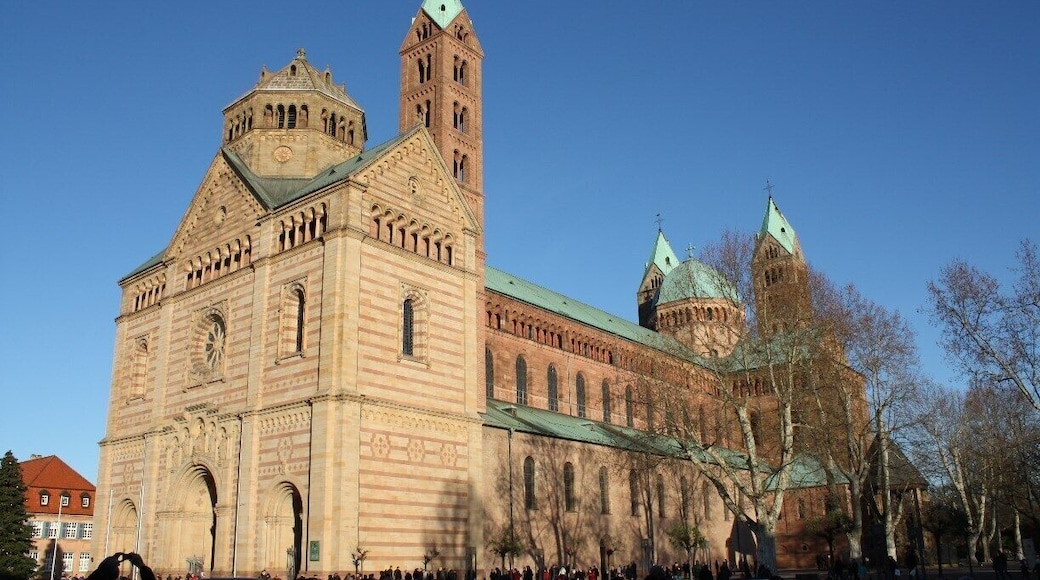 From this angle the size of Speyer Cathedral is imposing. I can see why it holds the title of the largest Cathedral in Germany.