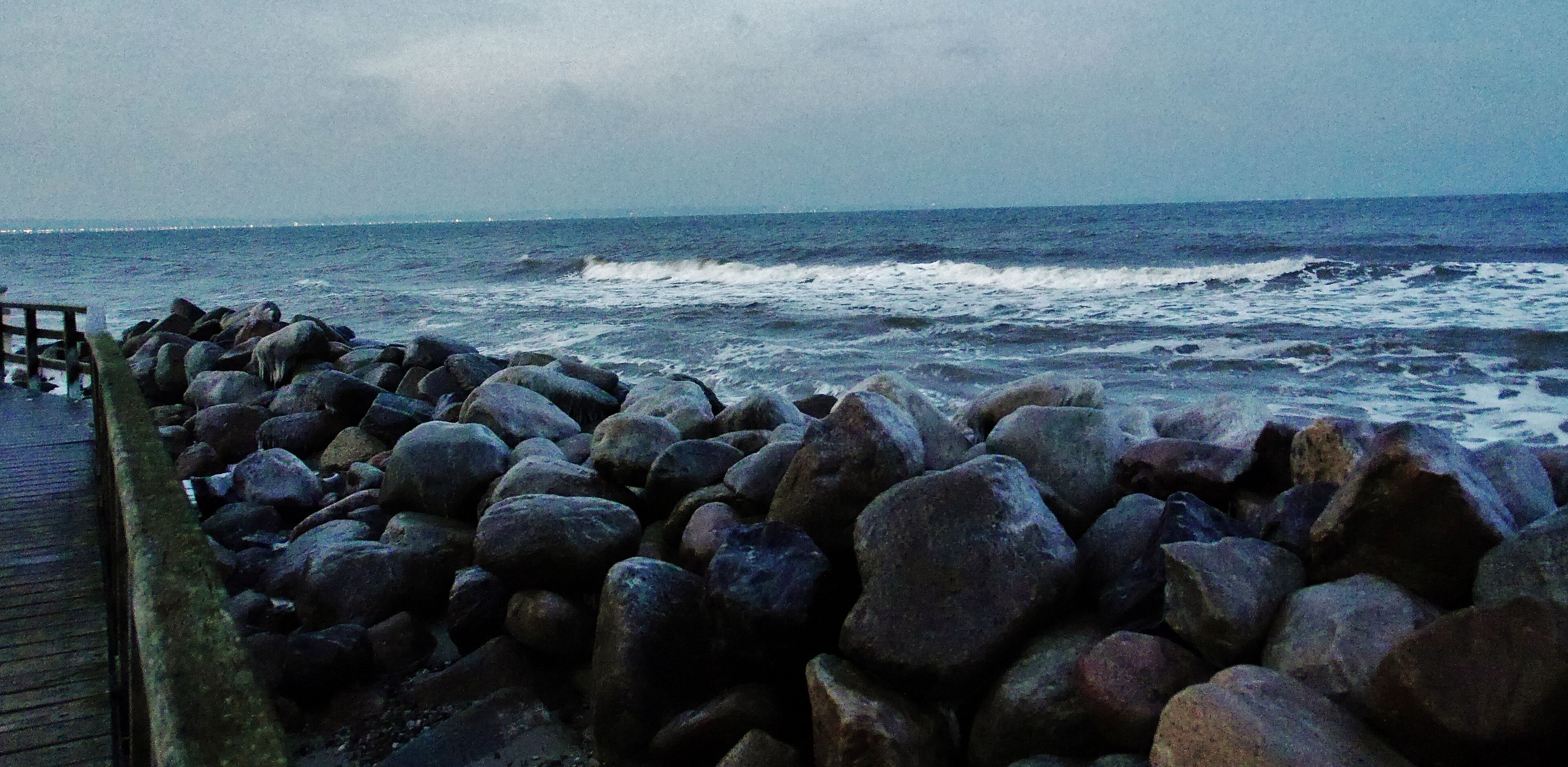 Kaimauer des Niendorfer Hafens