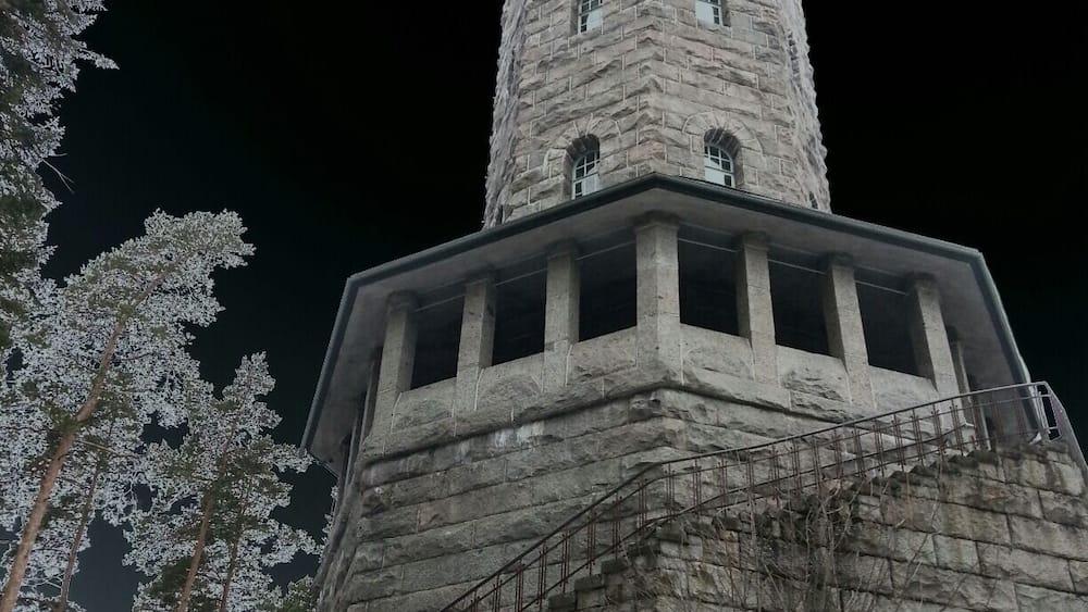 Aulangon nÀkötorni.