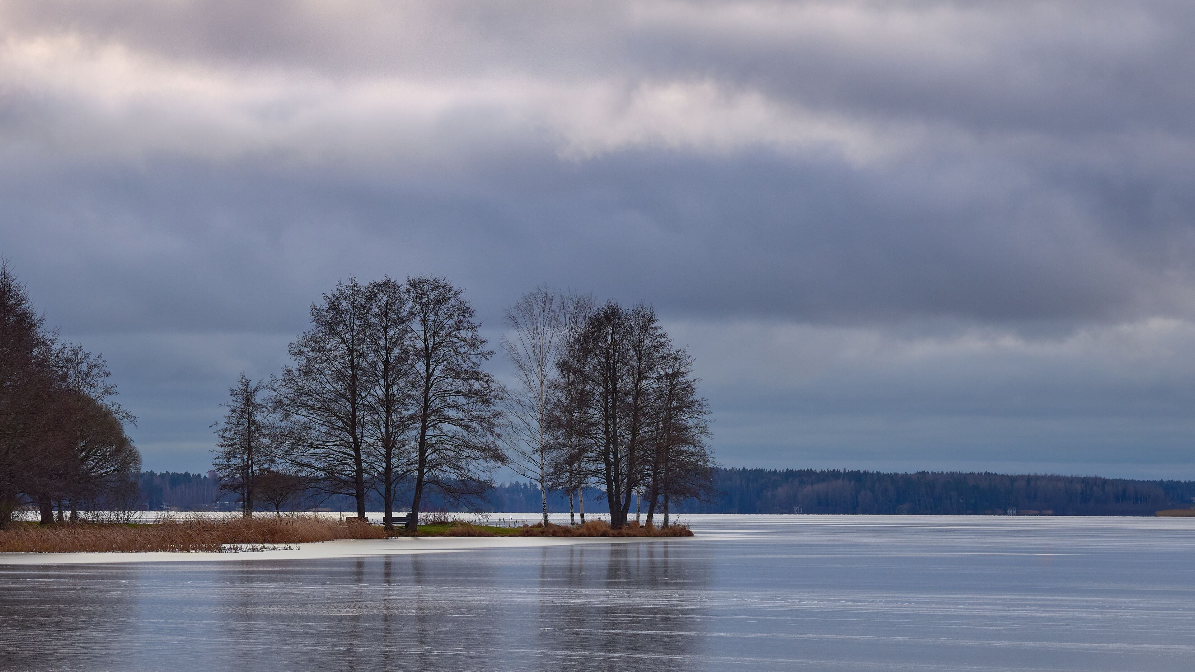 The first ice on Lake Tuusula in December in Jarvenpaa: Rantapuisto.