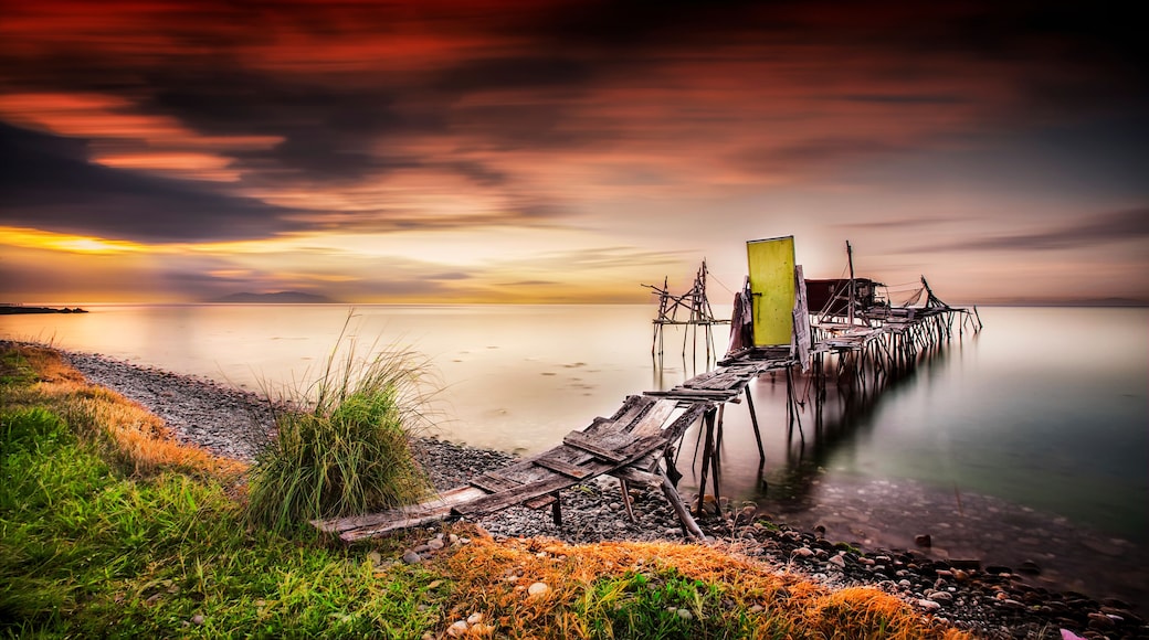 Uçmakdere is a neighborhood of Şarköy district of Tekirdağ province where fishermen stay and catch fish.