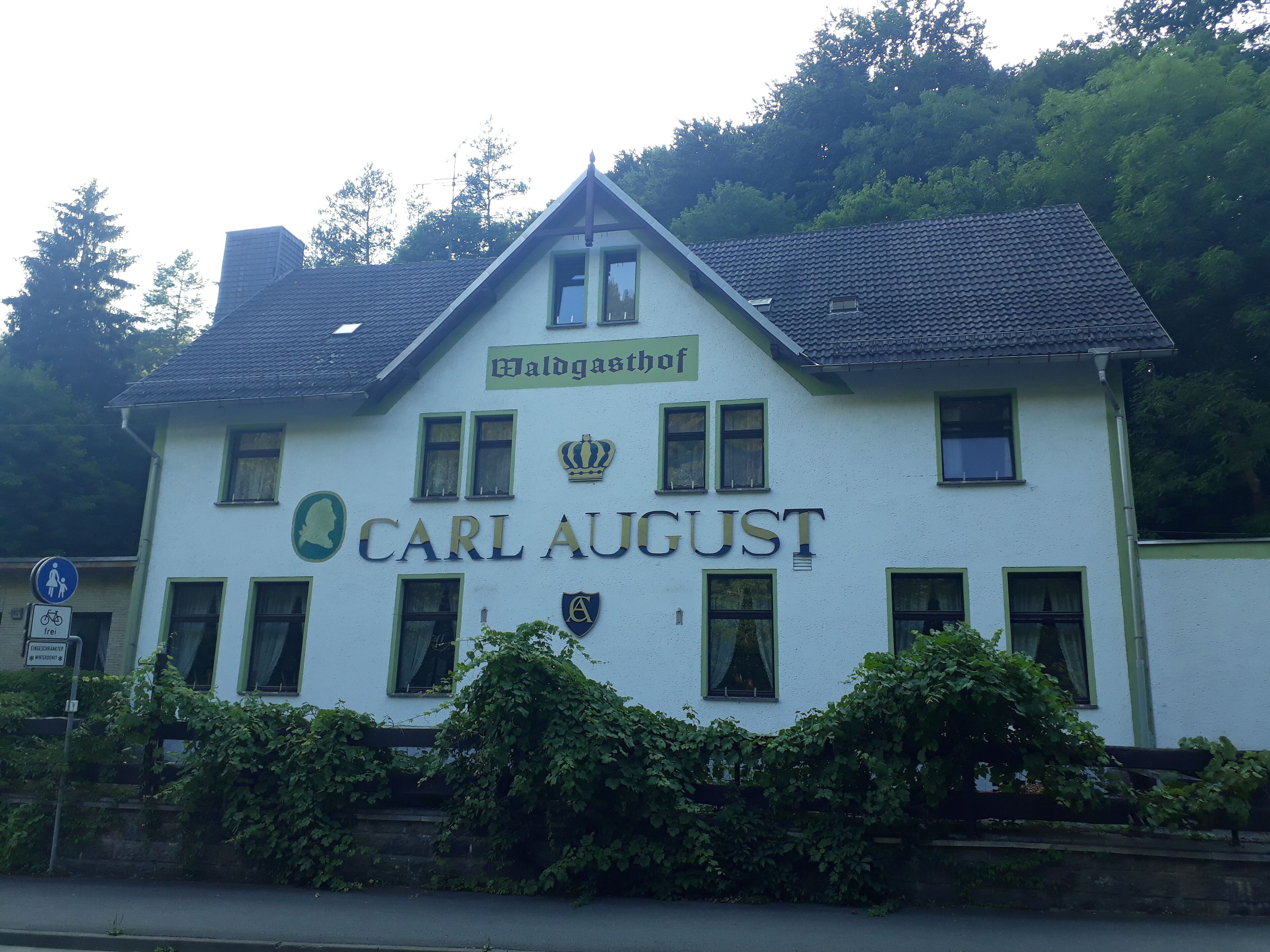 A building with the name "Carl August" and a crown symbol.