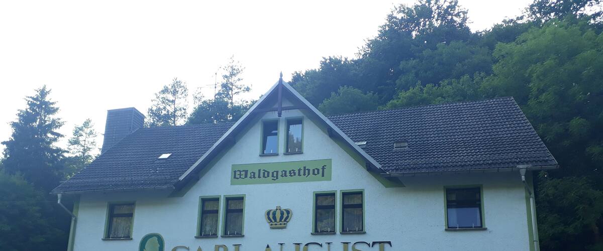 A building with the name "Carl August" and a crown symbol.