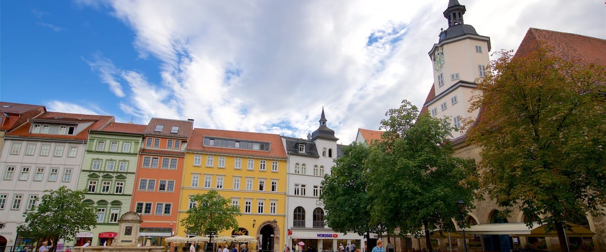 Iéna mettant en vedette patrimoine historique, square ou place et scÚnes de rue