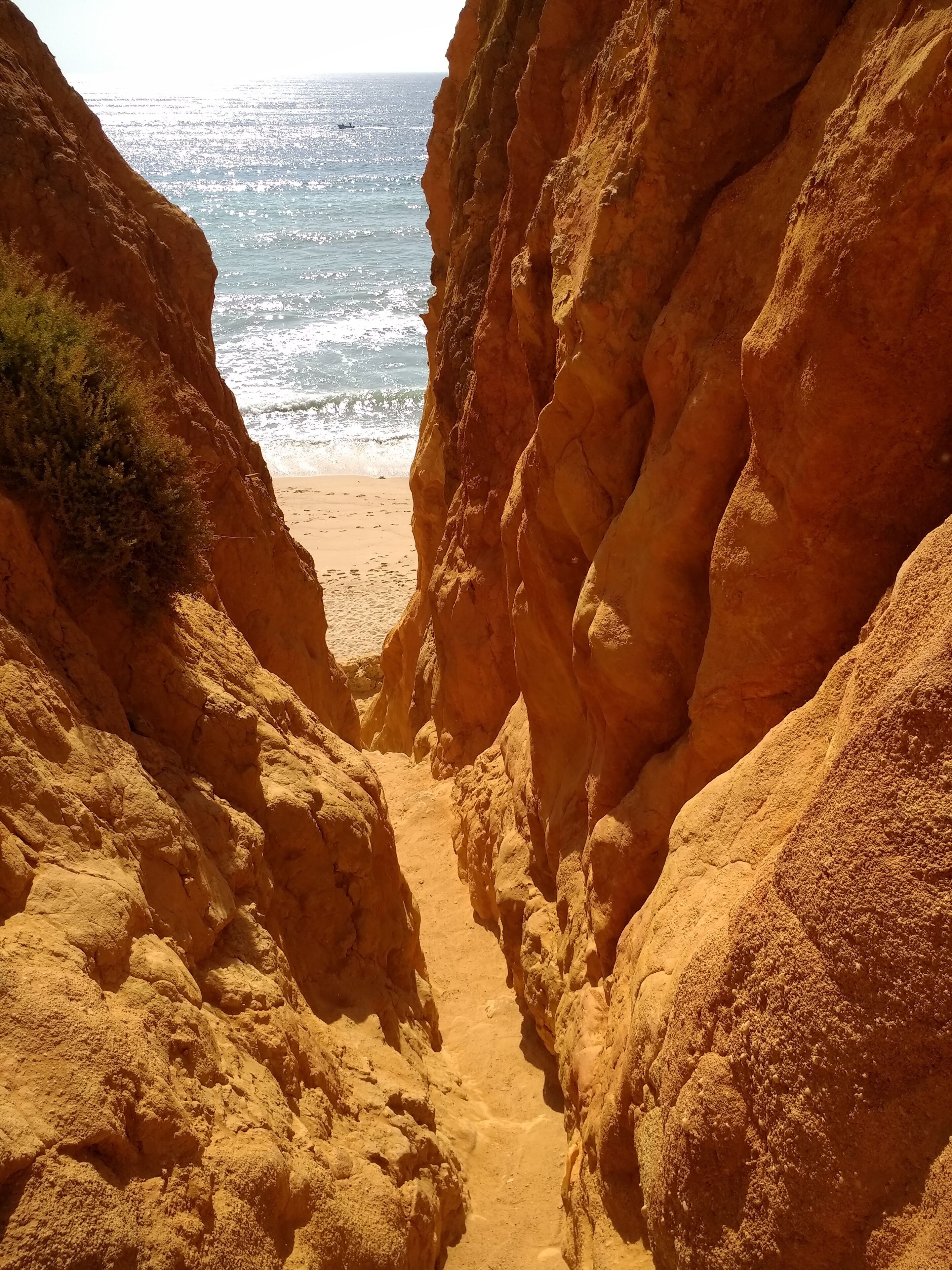 Extreme way to the beach