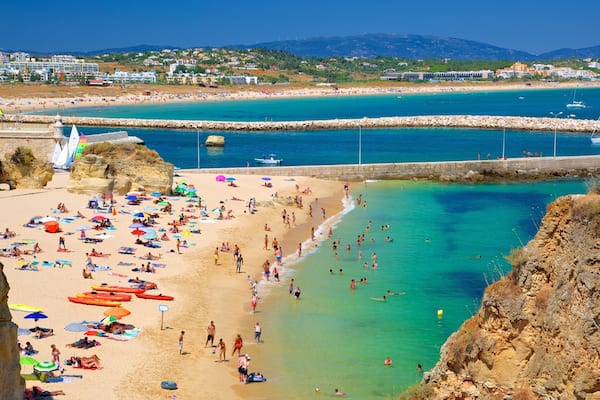 Lagos das einen Strand, KĂŒstenort und Schwimmen