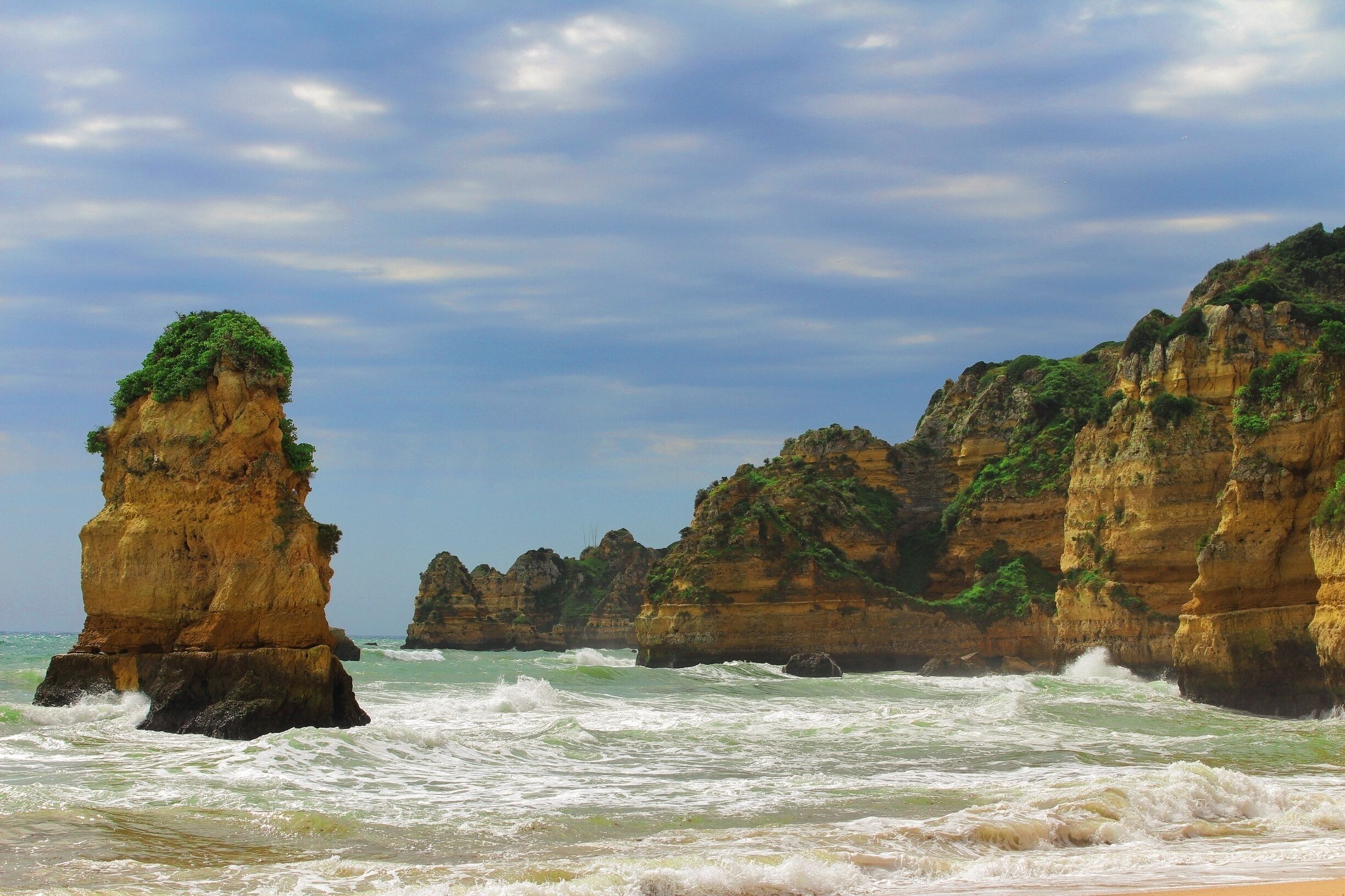 #portugal #beach #beachbound #blue #rocks #BeachTips
2015