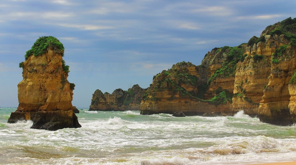 #portugal #beach #beachbound #blue #rocks #BeachTips
2015