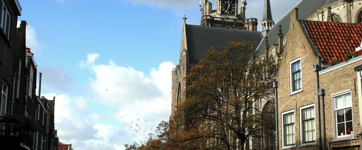 Historic city Dordrecht.
The name Dordrecht comes from Thuredriht (ca 1120), Thuredrecht (ca 1200). The name seems to mean 'thoroughfare'; a ship-canal or -river through which ships were pulled by rope from one river to another, as here from the Dubbel to the Merwede, or vice versa.
The city was formed along the Thure river, in the midst of peat swamps. This river was a branch of the river Dubbel, which is part of the massive Rhine–Meuse–Scheldt delta complex, near the current Bagijnhof. Around 1120 reference to Dordrecht was made by a remark that count Dirk IV of Holland was murdered in 1049 near "Thuredrech"
info:
https://en.wikipedia.org/wiki/Dordrecht
