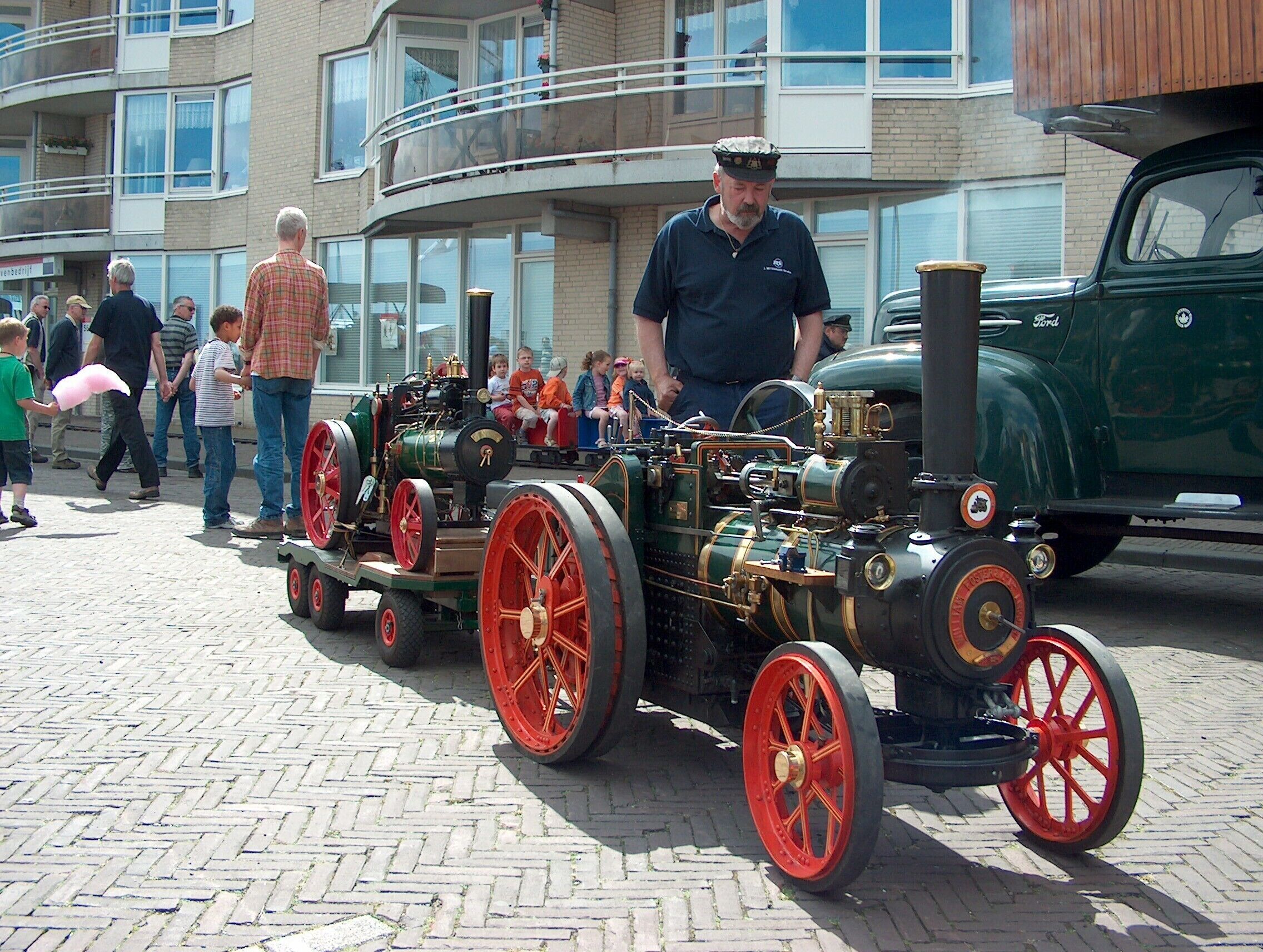 Largest steam power event in Europe, Dordrecht (the Netherlands). Organisers expect 250,000 visitors at this steam celebration. Admission to ‘Dordt in Steam’ is free. Day-tickets will be sold for round trips on historic transport (the ‘Steam circuit Dordt’ – Stoomrondje Dordt).