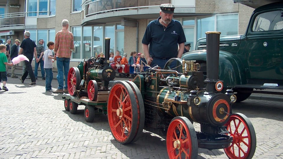 Largest steam power event in Europe, Dordrecht (the Netherlands). Organisers expect 250,000 visitors at this steam celebration. Admission to âDordt in Steamâ is free. Day-tickets will be sold for round trips on historic transport (the âSteam circuit Dordtâ â Stoomrondje Dordt).