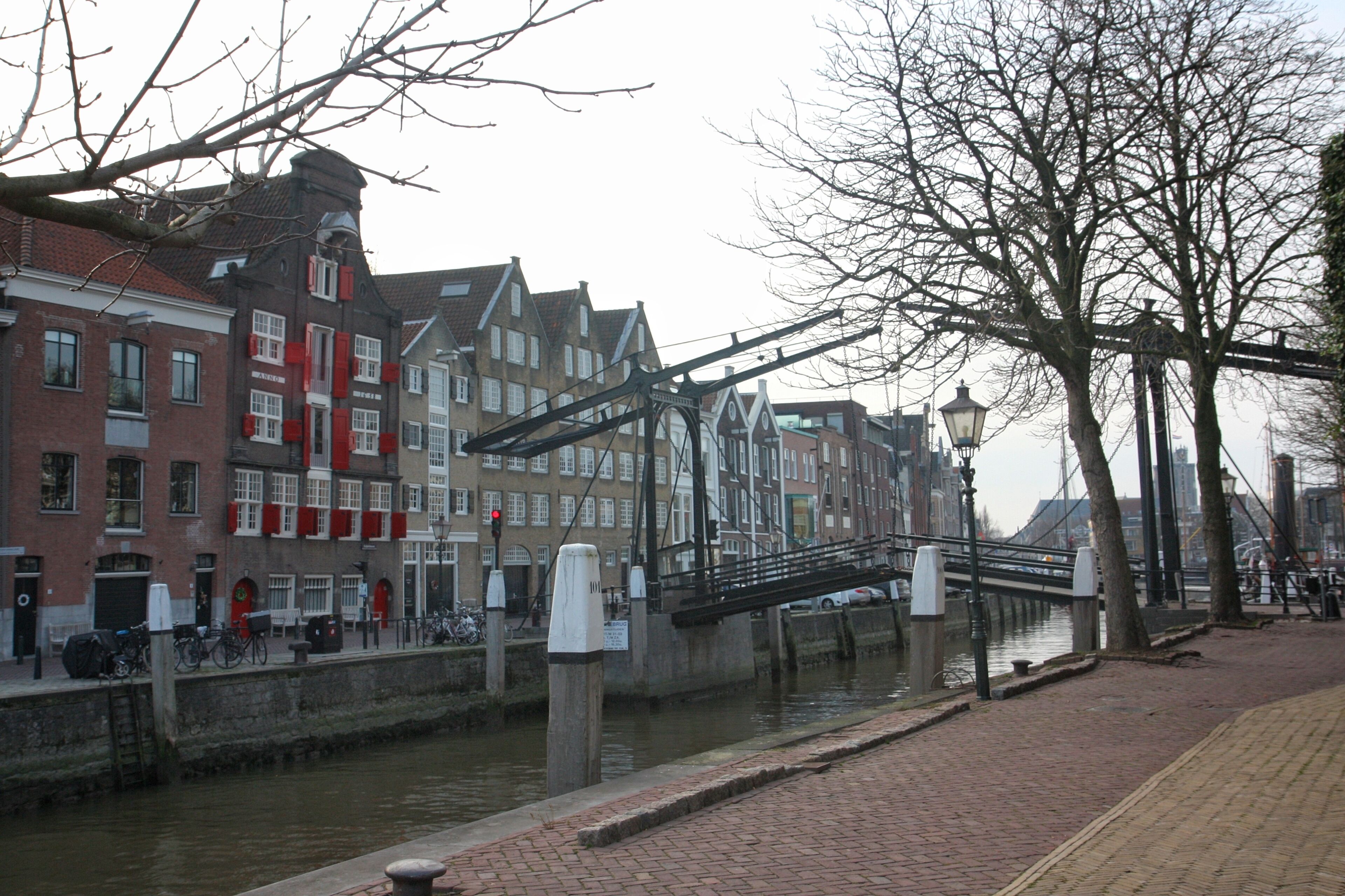 Dordrecht is located in the southern province of the Holland. Dordrecht is a fluvial big center near the river of the Rhine and Meuse. It’s also a big yacht harbor. There are a nice facades and there is a very beautiful museum.