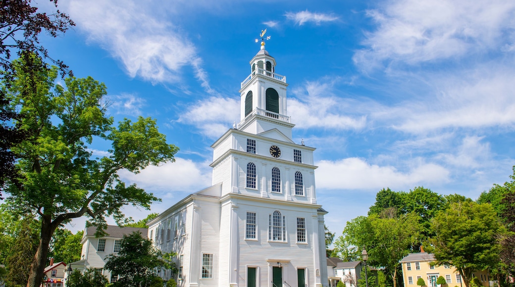 First Parish Church at 75 Great Road in historic town center of Bedford, Massachusetts MA, USA.