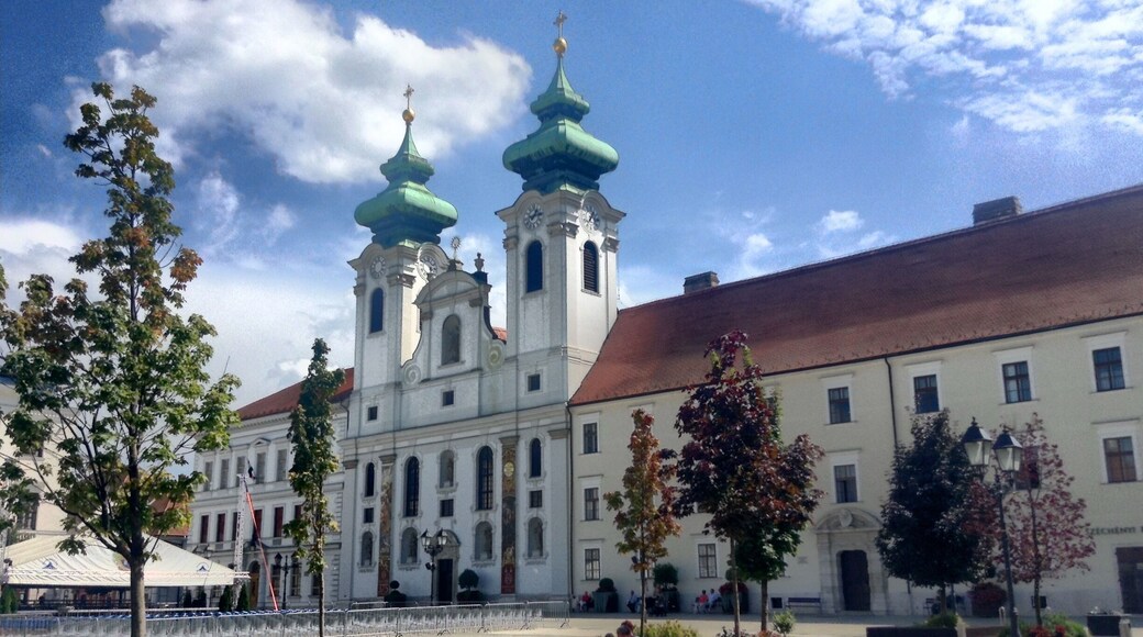The Benedictine Church Saint Ignatius of Loyola (Loyolai Szent Ignác templom) is located in Széchenyi Square, central Győr.
It was constructed in the 17th century, although the two towers are from the 18th century.
#architecture
