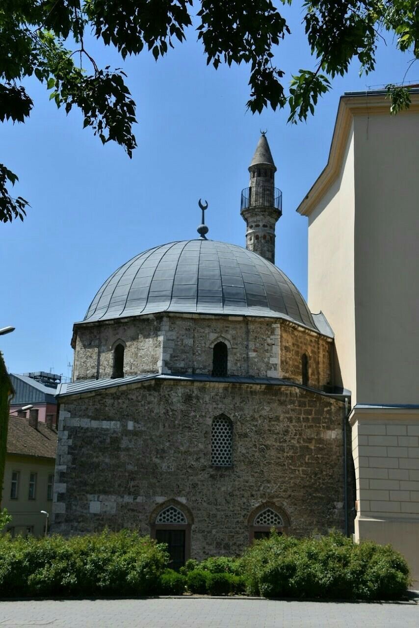 One of the best preserved mosques in Hungary, a reminder of the country's shared history with Turkey (the Ottoman empire reached till a part of Hungary).
It was built in the second part of the 16th century and reconstructed in 2010.
#blue