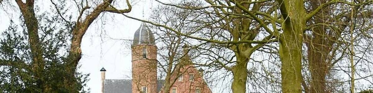 De Martinastins ("stins" meaning"stone house" or "estate housing the city museum of Franeker. This is the back side with a park, the front now faces the main street.