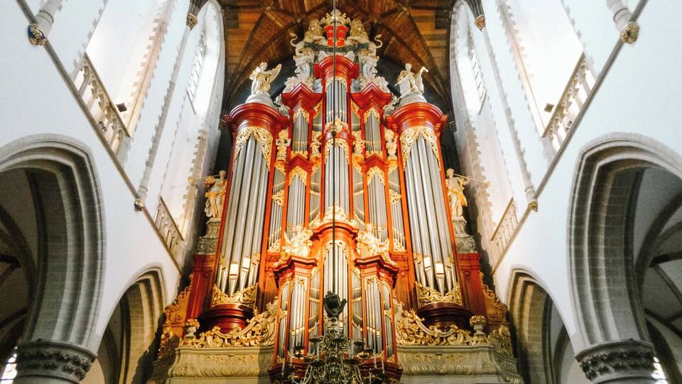 A Christian Müller organ located in the Grote Kerk, Haarlem. Several famous composers have performed on it, including Georg Friedrich Handel and Wolfgang Amadeus Mozart. Someone happened to be playing it the day we visited. It was a surreal moment 😍
