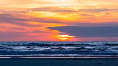 Panoramic view of a colorful sunset above the surf of the sea