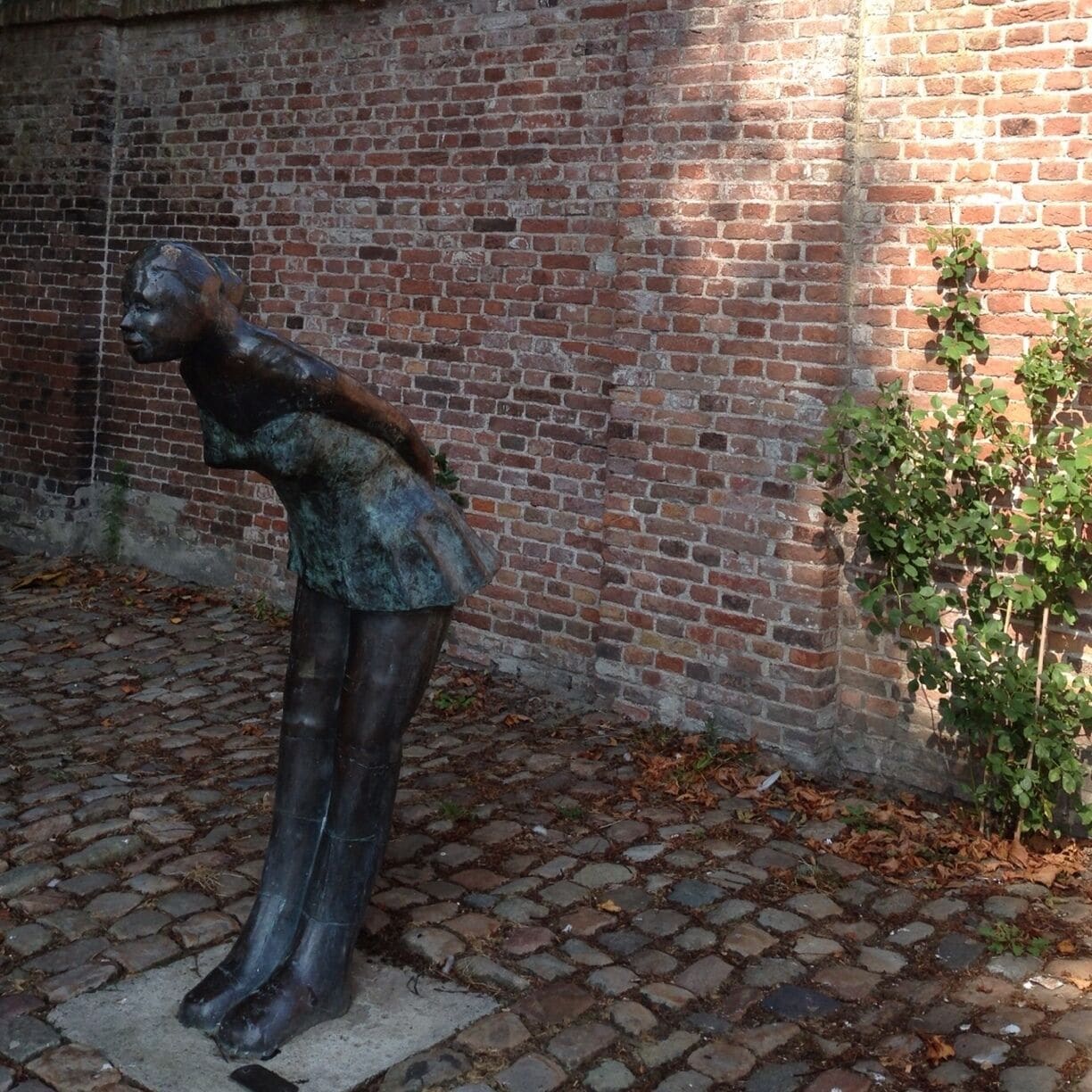 Kissing girl Sofie, a sculpture by Sjer Jacobs. The strangest things happen around this statue. No wonder since it was revealed by an aldermen of the city of Middelburg, with a kiss...  

http://www.deweekkrant.nl/artikel/2008/december/09/kussende_sophie
http://www.sjerjacobs.com/en/.