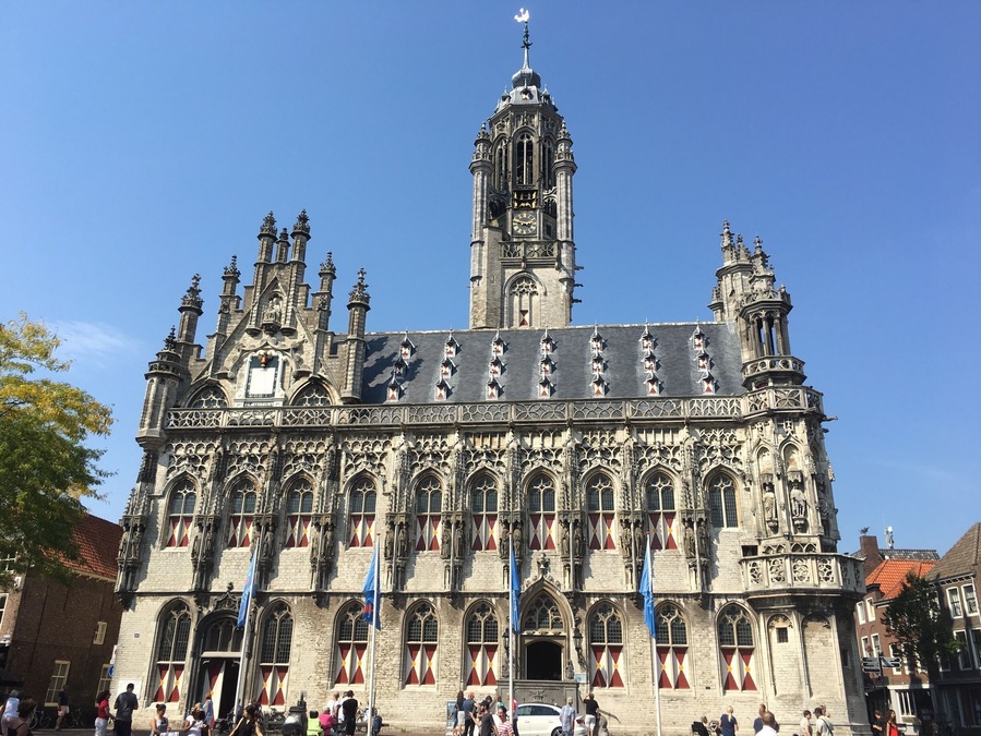 Going to #Zeeland in the #netherlands? Then don't forget to have a break in #middelburg. A super nice little town not far from great white sand beaches. The water is a bit cold though. In August only around 20C.