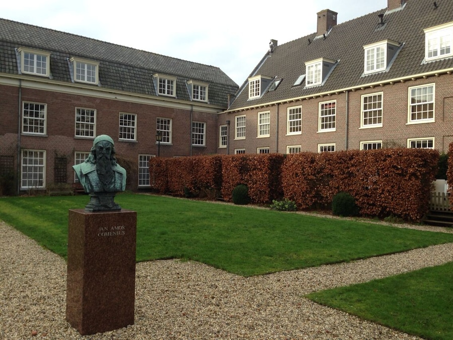 A statue of Comenius next to his mausoleum and a small museum. There is a larger statue next to the church. Both are way too small to commemorate such a great educator.
http://en.m.wikipedia.org/wiki/John_Amos_Comenius http://www.comeniusmuseum.nl