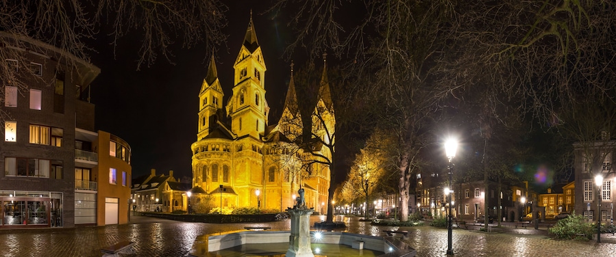 roermond city netherlands high definition panorama at night