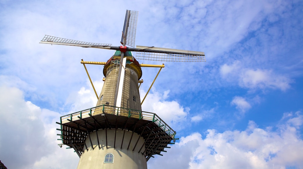 Spijkenisse featuring heritage architecture and a windmill