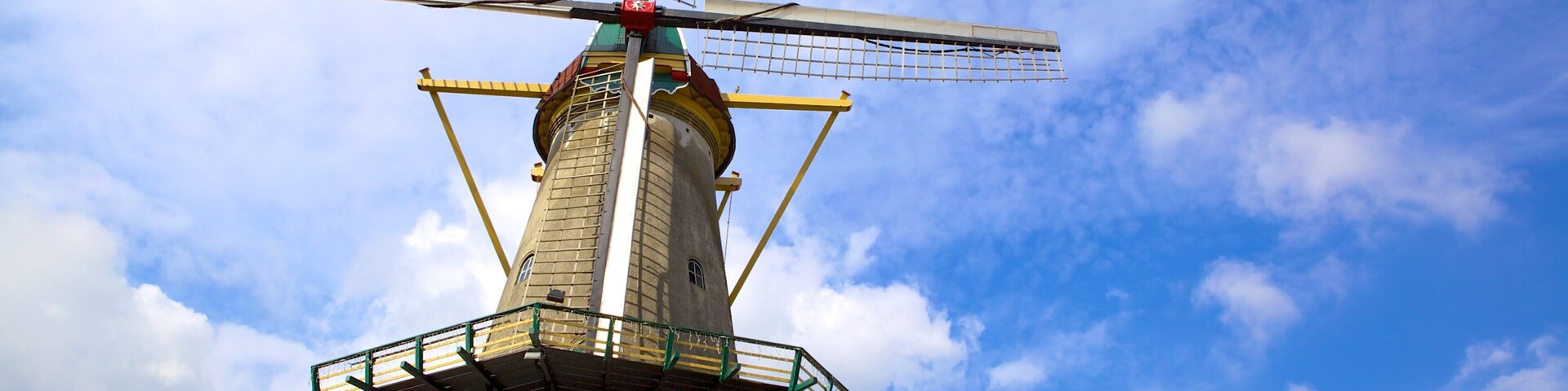 Spijkenisse featuring a windmill and heritage architecture