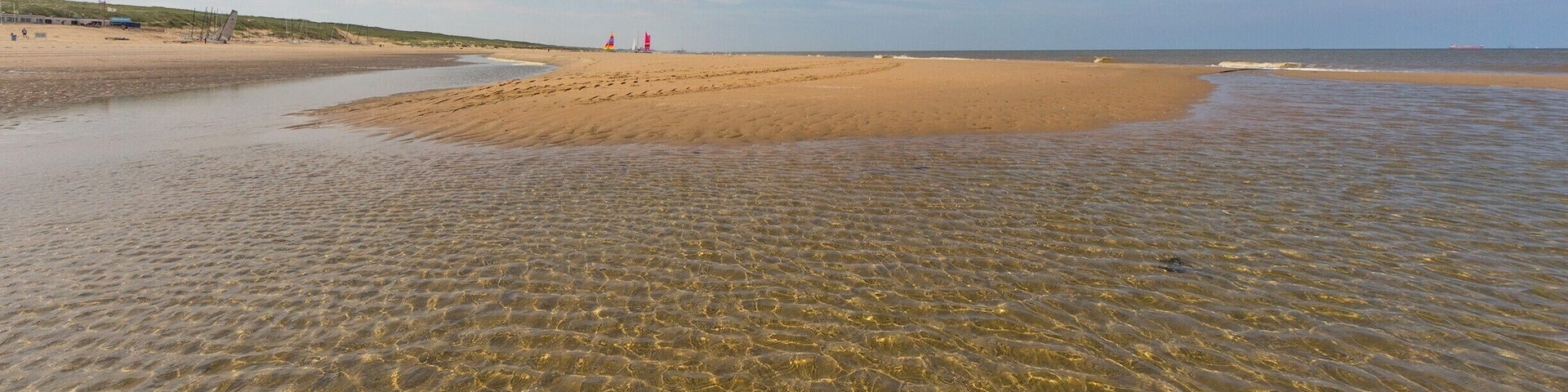 The long sandy beach near Wassenaar, A great place to take the kids if staying at Duinrell and its easy to cycle to as well.