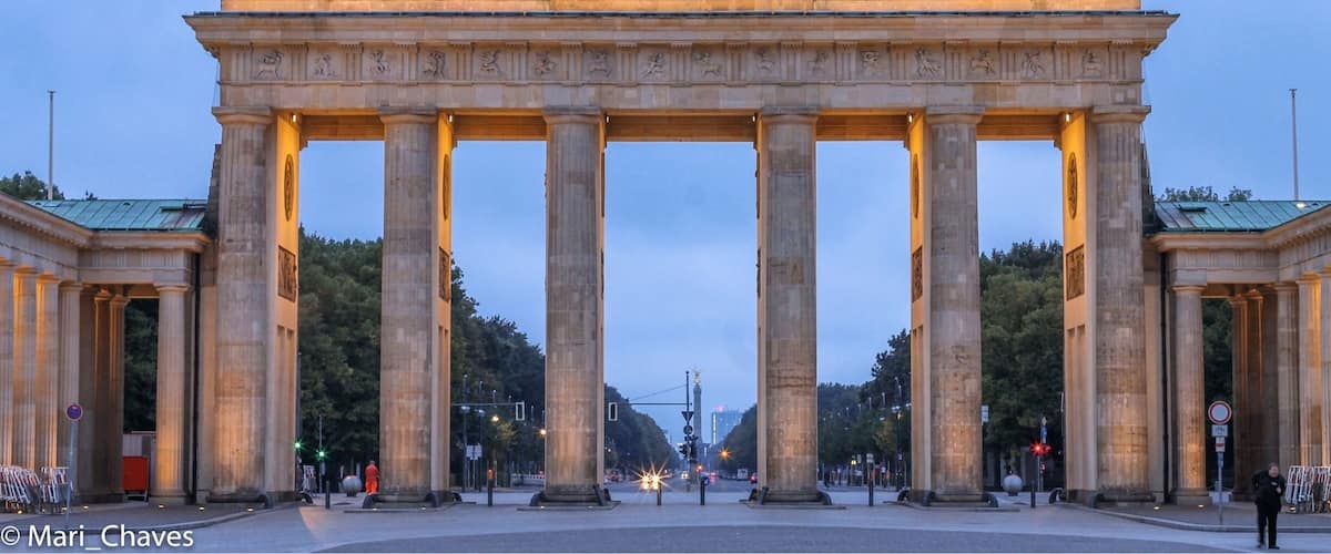 The Brandenburg Gate is one of the best-known landmarks of Germany and we can see why 😱 #berlin