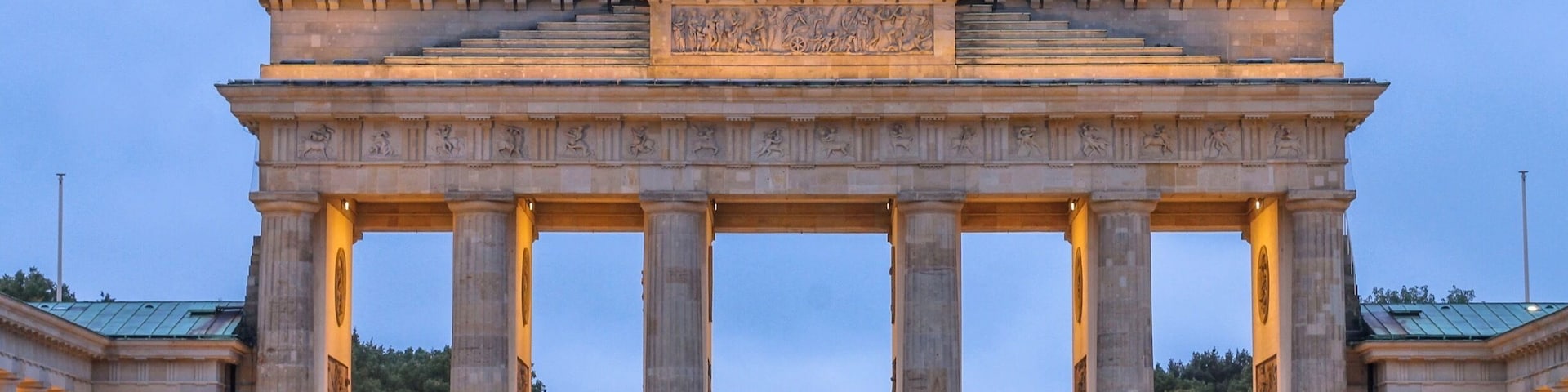 The Brandenburg Gate is one of the best-known landmarks of Germany and we can see why 😱 #berlin