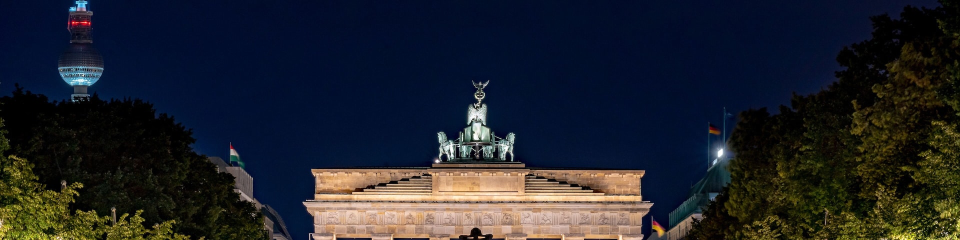 A view from "StraĂe des 17. Juni" to the Brandenburger Tor. Behind is the TV Tower.
