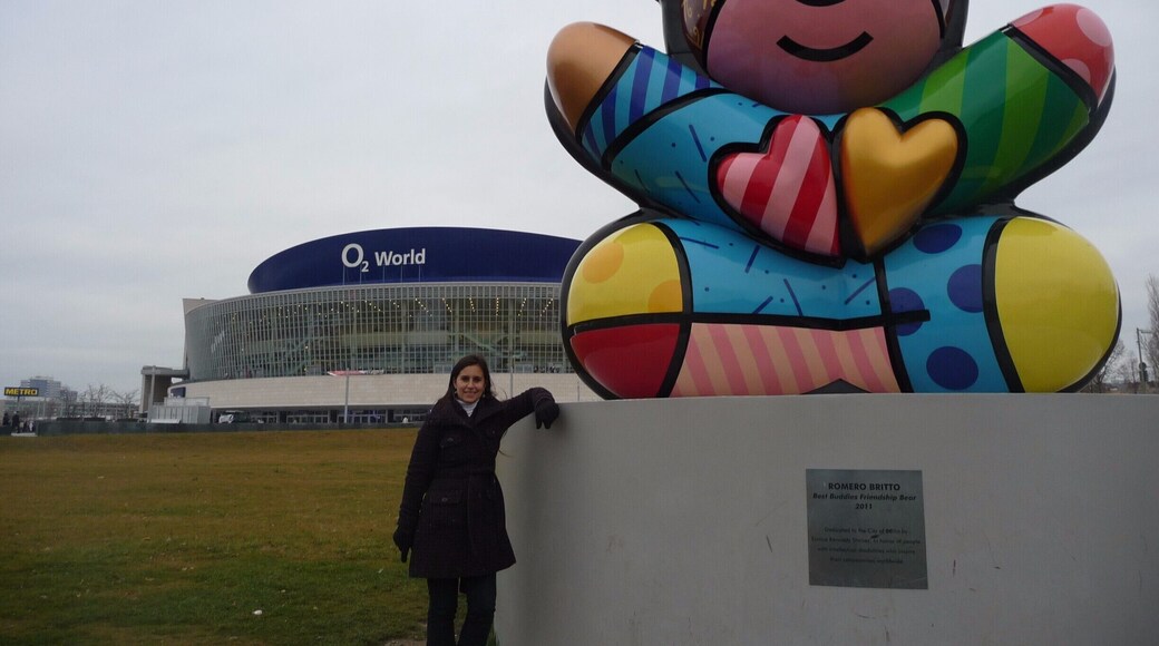 #sculpture #romerobritto Romero Britto (6 October 1963) is a Brazilian Neo-pop artist, painter, serigrapher, and sculptor. He combines elements of cubism, pop art and graffiti painting in his work, using vibrant colors and bold patterns as a visual expression of hope and happiness. Born in Recife, in Northeast of Brazil, Britto lived an extremely modest childhood while growing up among a big family of eight brothers and sisters. However, his innate creativity allowed Britto to fill his life with images of a bigger and more beautiful world beyond his own. Britto has lived in Miami, Florida since 1989